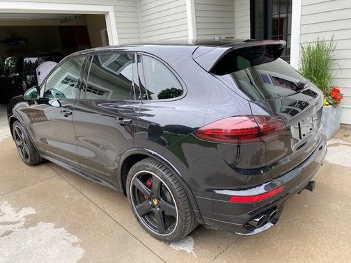 Photo 3 of 6 of 2017 Porsche Cayenne GTS